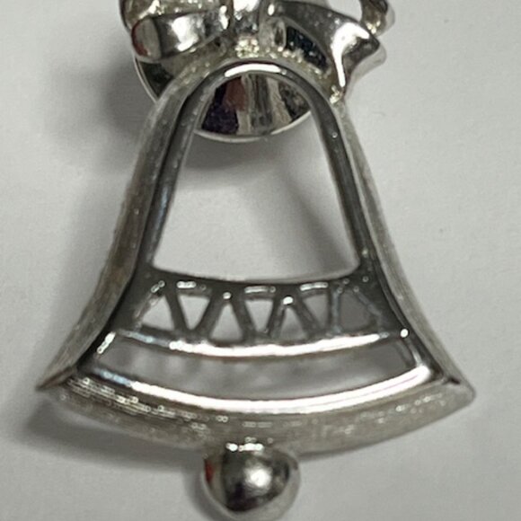 VTG AVON Christmas Bell Silver-Tone Lapel Vest Hat Backpack Pin 1981 - Picture 9 of 12